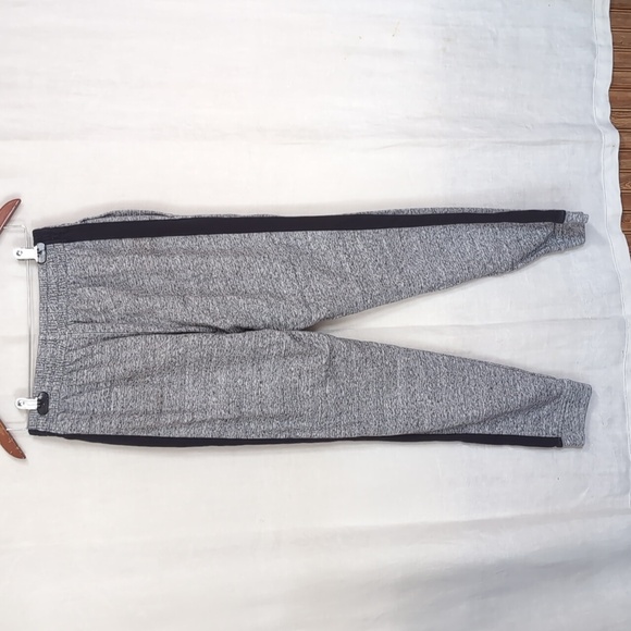 Under Armour Women's Grey Jogger Style Sweatpants Size Large - Picture 4 of 6